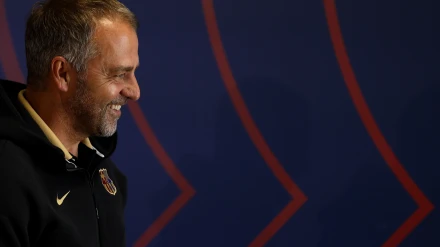 Hansi Flick se permitió bromear durante la rueda de prensa previa al Clásico.