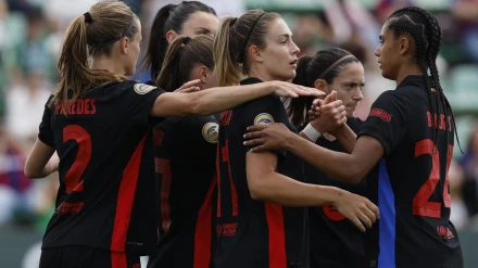 Las jugadoras del FC Barcelona celebran un gol contra el Real Betis