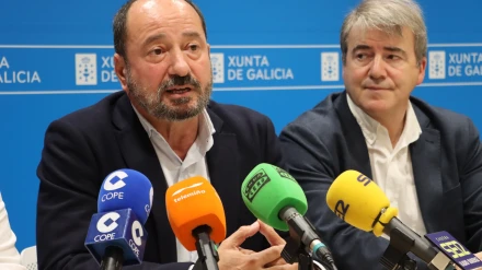 El director de Turismo de Galicia, Xosé Merelles, y el delegado territorial de la Xunta en Ourense, Manuel Pardo, en el acto de presentación de la ViBoMask