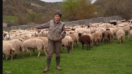 María José, ganadera en Laguna de Cameros