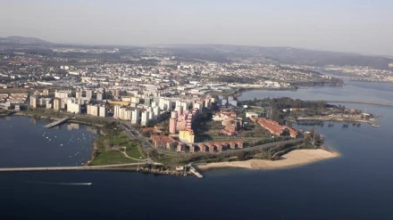 La droga viajó en avión desde el aeropuerto de Madrid con destino al barrio de Caranza