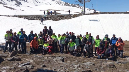 Foto de familia de la especatcular salida por