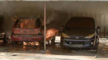 Simulación de coche eléctrico ardiendo sin efecto en cadena gracias a Ecofire Fighting