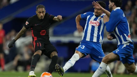 Disparo de Raphinha en el Espanyol - Barcelona