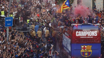 Los jugadores del FC Barcelona durante la celebración este viernes de la consecución del triplete nacional (Supercopa de España, Copa del Rey y LaLiga)