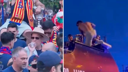 Szczesny e Iñigo Martínez, estrellas de la rúa del Barcelona por la Ciudad Condal.