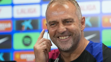 Hansi Flick, muy sonriente en la rueda de prensa previa al partido ante el Villarreal.