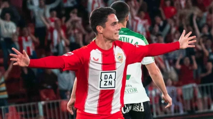 Arribas celebra el 1-0 del Almería contra el Racing de Santander