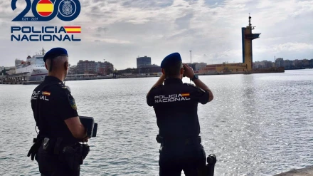 19/05/2025 Agentes de la Policía Nacional durante las tareas de vigilancia aérea en el ejercicio Marsec-2025 en Almería..La Policía Nacional ha detectado y neutralizado el vuelo no autorizado de un dron en las inmediaciones del helipuerto del Hospital Universitario Torrecárdenas en Almería el pasado 7 de mayo, durante las tareas de vigilancia aérea del ejercicio Marsec-2025.POLITICA ANDALUCÍA ESPAÑA EUROPA ALMERÍA SOCIEDADPOLICÍA NACIONAL