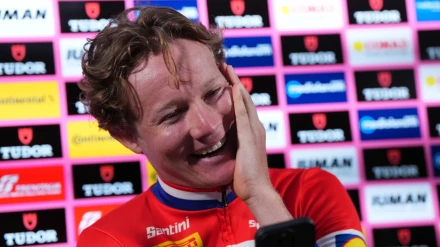 Daan Hoole, tras ganar la crono en el Giro