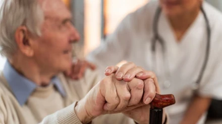 Imagen de archivo de un anciano.