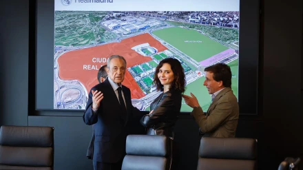Florentino Pérez, Isabel Díaz Ayuso y Martínez-Almeida, durante la presentación del proyecto.