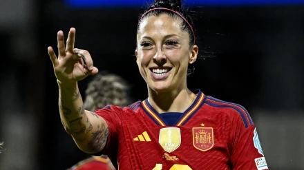 Jenni Hermoso celebrando un gol con España