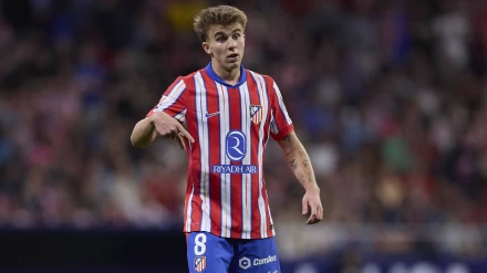 Pablo Barrios durante un partido del Atlético de Madrid