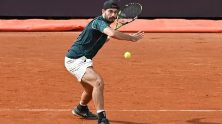 Giulio Zeppieri jugando un partido en el Masters 1000 de Roma