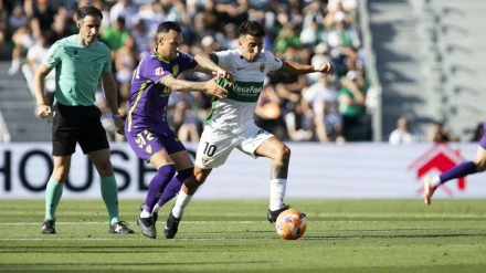 El Málaga compitió muy bien en el primer tiempo en Elche.