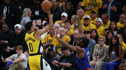 El base de los Pacers firmó un partido histórico con un triple-doble sin pérdidas de balón.
