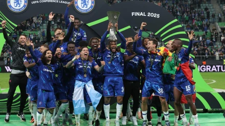 El Chelsea levanta el trofeo de la Conference League