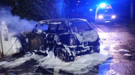 El vehículo resultó calcinado