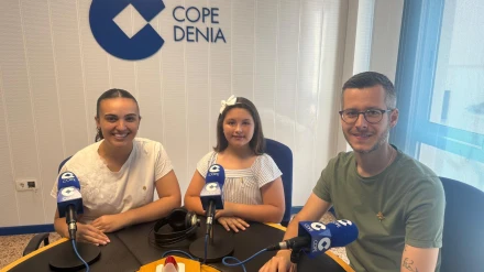 Elia Lull i Paula Argudo, nuevas Falleras Mayores de Dénia 2026, junto al presidente de la Junta Local Fallera Christian Pellicer