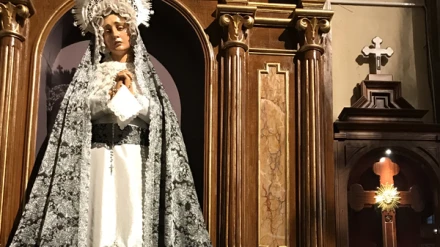 El 'Lignum Crucis' junto a la Virgen de la Soledad en la Iglesia de Santo Tomás