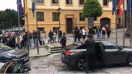 Adrián Barbón a su llegada al Hotel de la Reconquista