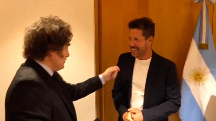 Momento del encuentro entre Javier Milei y Diego Simeone