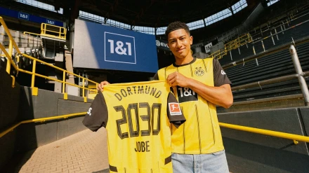 Jobe Bellingham firma con el Borussia Dortmund