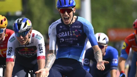 Jake Stewart (Israel Premier Tech) celebra su triunfo de etapa en el Dauphiné