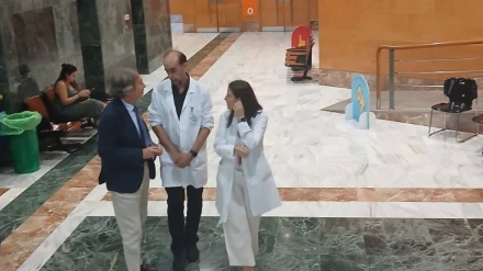 El delegado de Salud y Consumo de la Junta en Granada, Indalecio Sánchez-Montesinos, primero por la izquierda en primer término, ha acudido a la gran colecta