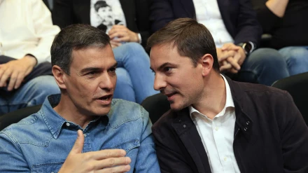 Juan Lobato junto a Pedro Sánchez