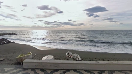 Playa de La MamolaEl cadáver de un hombre de 69 años ha sido rescatado del agua este pasado viernes en la playa de La Mamola, en Granada.POLITICA GOOGLE MAPS