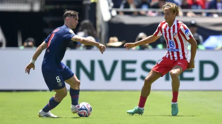 Marcos Llorente y Fabián Ruiz, durante el PSG-Atlético