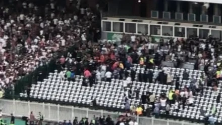 Parte de las gradas del estadio 5 de julio de 1962 se derrumbaron.