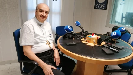 El Obispo de Huesca y de Jaca, Don Pedro Aguado, ha visitado los estudios de Cope Huesca