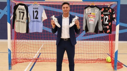 Juanjo Angosto cuelga los guantes y las zapatillas