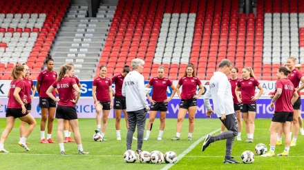 Imagen de un entrenamiento de la selección suiza femenina de fútbol, que prepara el próximo Europeo