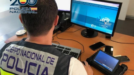 Un exmilitar y un profesor de secundaria, entre los 61 detenidos por la Policía por pornografía infantilLa Policía Nacional ha detenido a 61 personas por posesión, producción y distribución de material de explotación sexual infantil en una amplia operación con un centenar de registros por toda España. Entre los arrestados figuran un exmilitar profesional --a quien se le intervinieron nueve armas de fuego y gran cantidad de munición-- un profesor de secundaria --que, además, tenía menores en régimen de acogida-- o un ingeniero informático.SOCIEDAD POLICÍA NACIONAL