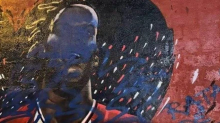 La cara de Nico Williams en el mural ha aparecido pintada de azul.