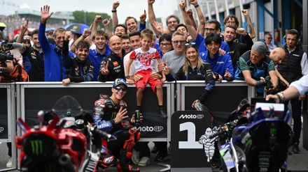 Fabio Quartararo celebra la conquista de la pole position en Assen.