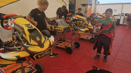 Pablo Segura en el box de su nuevo equipo