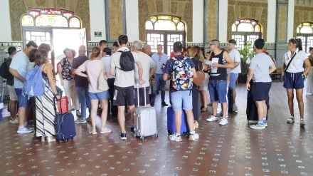 Pasajeros esperando información en Toledo