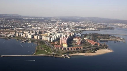 Imagen del barrio y playa de Caranza