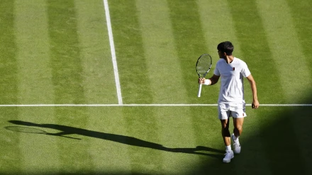 Carlos Alcaraz celebrando un punto en Wimbledon