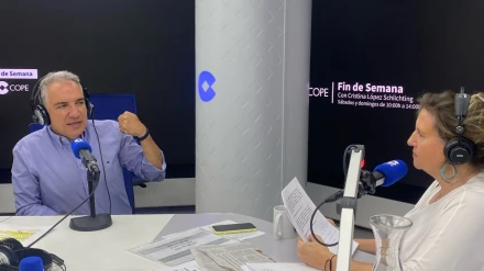 Elías Bendodo con Cristina López Schlichting en el estudio de COPE