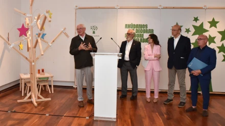 Un momento de la presentación de la muestra en Ferrol