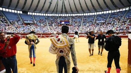 Paseíllo en la plaza de toros de Illumbe de San Sebastián