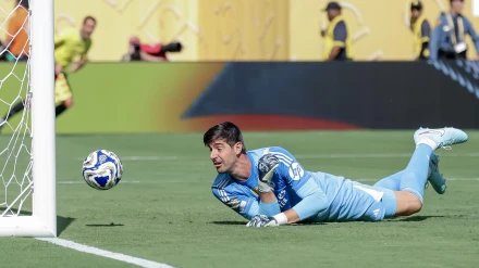 Courtois durante el PSG - Real Madrid