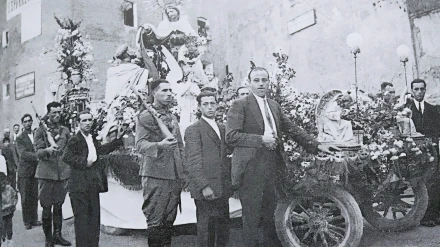 FIESTA DE LA CORONACIÓN DE LA VIRGEN DEL CARMEN CON UNA SOLEMNE PROCESIÓN POR LAS CALLES DE TUDELA EN 1928 .