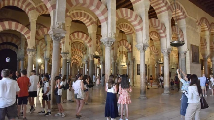 Visitantes en la Mezquita-Catedral de Córdoba